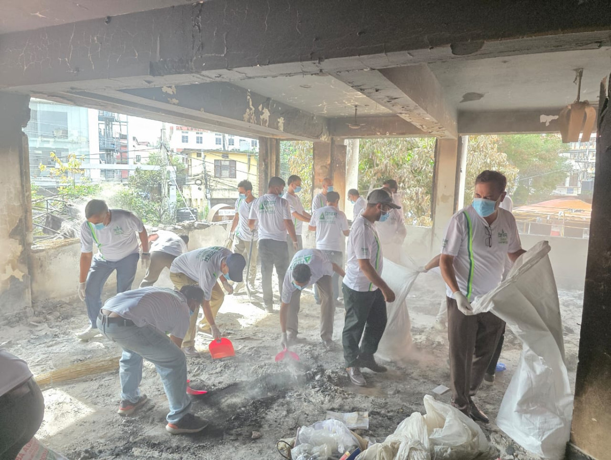 शिवम् सिमेन्टद्वारा जिल्ला प्रशासन कार्यालय काठमाडौँकाे सरसफाइ