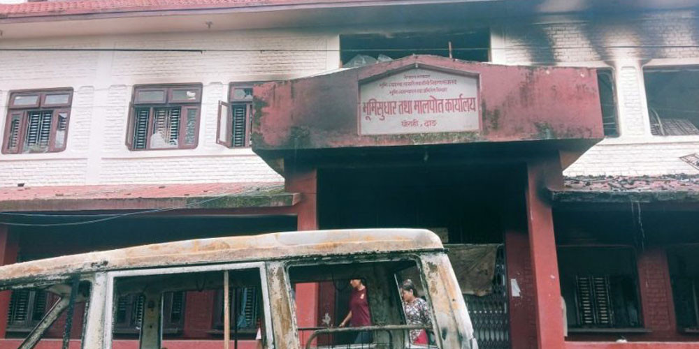 दाङमा ४७ सरकारी भवन र एकसय ८९ वटा सवारीसाधन नष्ट