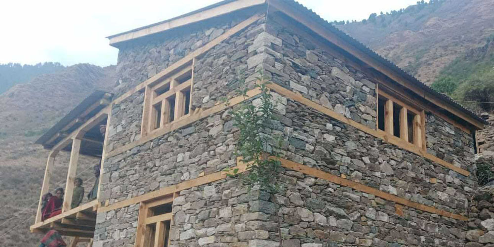 गरिब तथा विपन्नलाई घर हस्तान्तरण