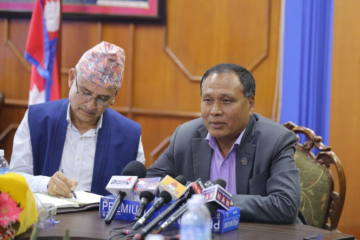 मदिरा सेवन नगरी सवारी चलाउन ऊर्जामन्त्री घिसिङको अनुरोध