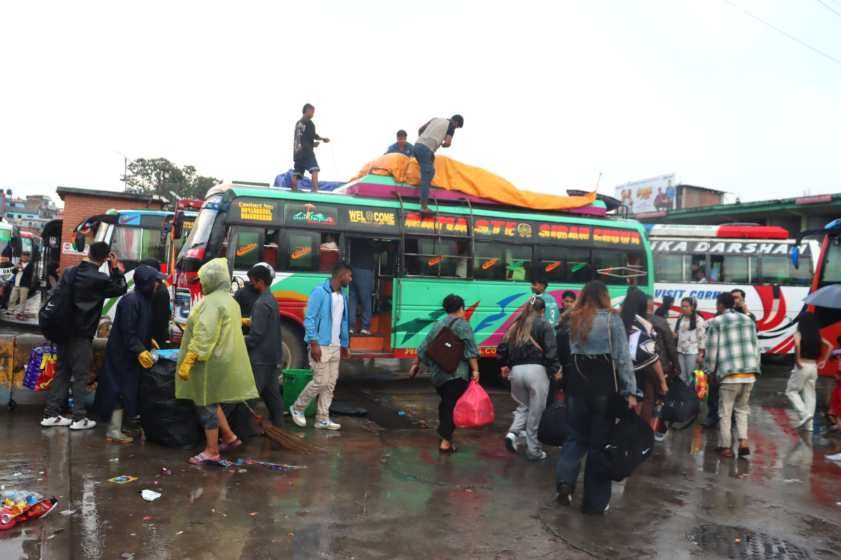 एकै दिनमा एक लाखभन्दा धेरैले छाडे काठमाडौं उपत्यका