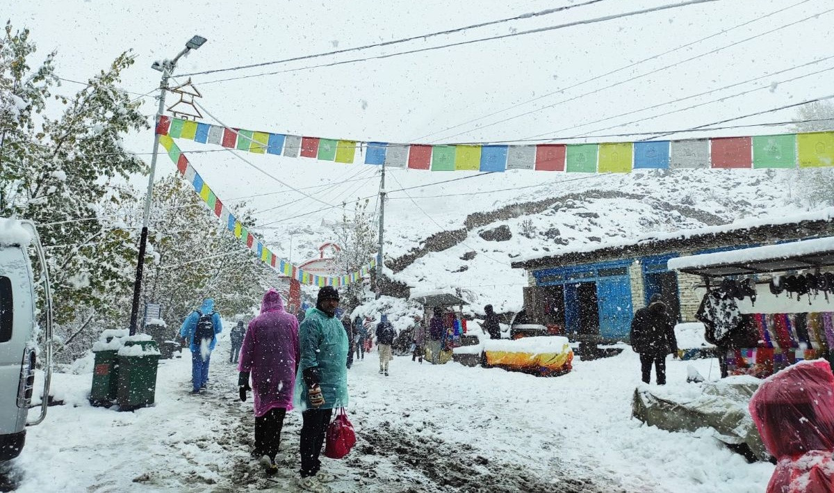मुस्ताङमा भारी हिमपात, कागबेनीदेखि मुक्तिनाथसम्मको यात्रा नगर्न आग्रह