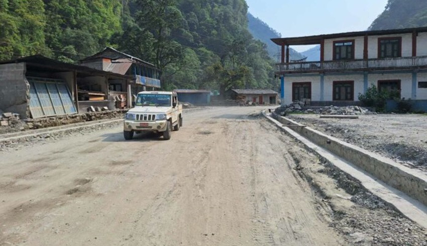 मुस्ताङमा बाढीपहिरोले यातायातमा समस्या, कोरला सडकखण्ड पूर्ण रुपमा अवरुद्ध