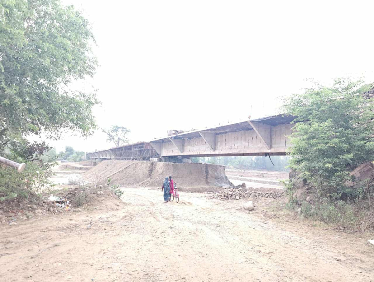 तीन वर्षमा सक्नुपर्ने कञ्चनपुरको दुई पुल नौ वर्षमा पनि सम्पन्न भएन