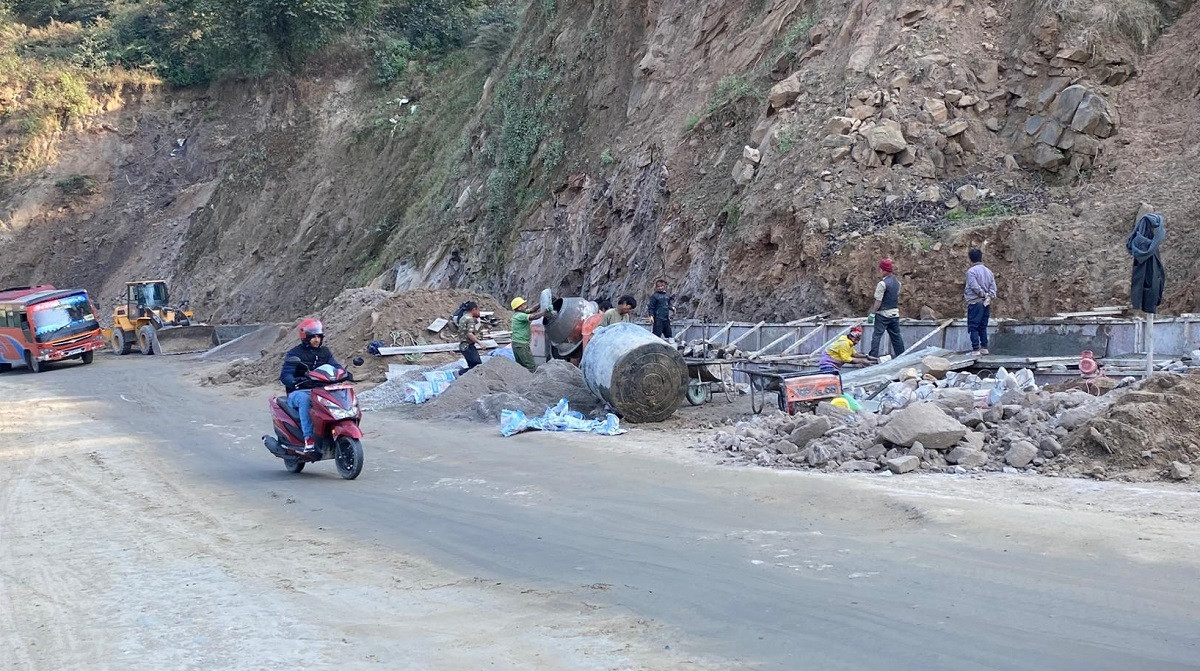 अरनिको राजमार्गअन्तर्गत धुलिखेल–खावा सडक विस्तार