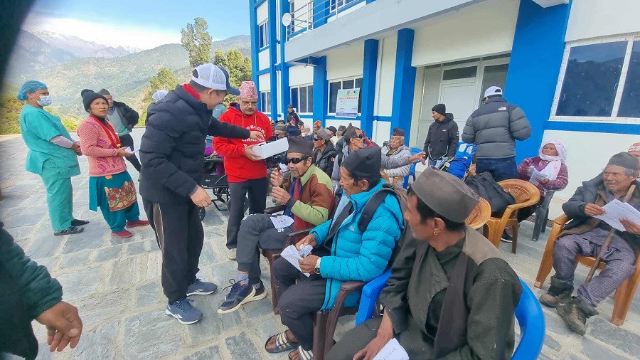 हेलम्बुमा ७६ जना मोतियाबिन्दुको शल्यक्रिया