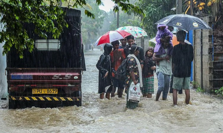 श्रीलंकामा बाढीका कारण कम्तीमा ५६ जनाको ज्यान गयो, २१ जना बेपत्ता