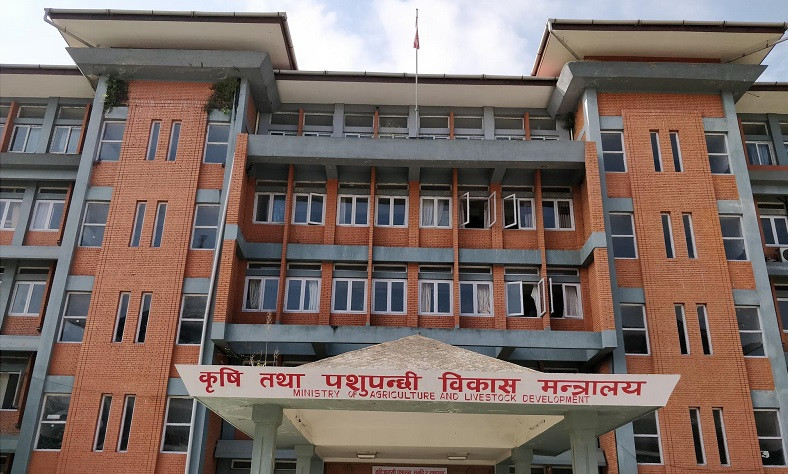 अहिलेसम्म ४ लाख ६५ हजार मेट्रिक टन मल आयातका लागि बोलपत्र आह्वान
