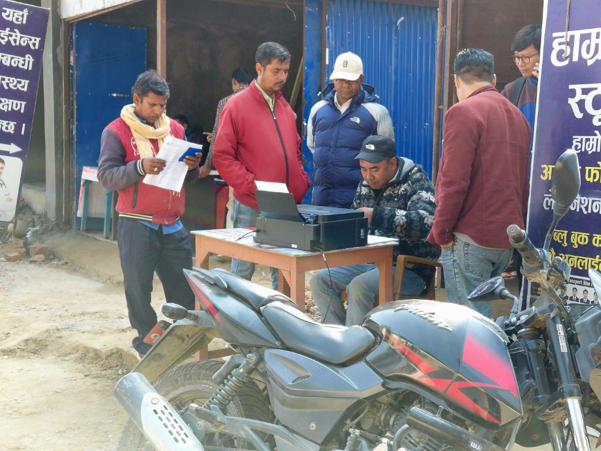 अभिलेख जलेपछि यातायात कार्यालयको कामकाज अस्थायी संरचनाबाट