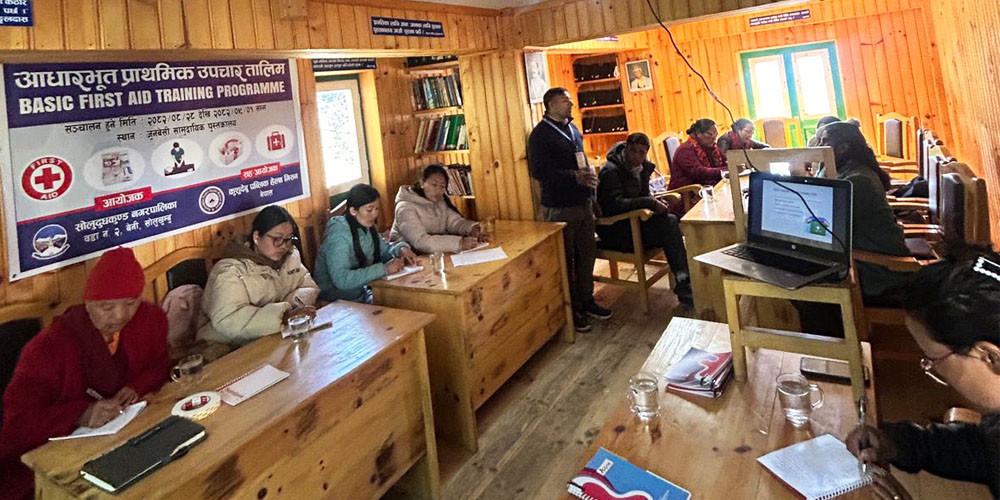 शिक्षकलाई आधारभूत प्राथमिक उपचार तालिम