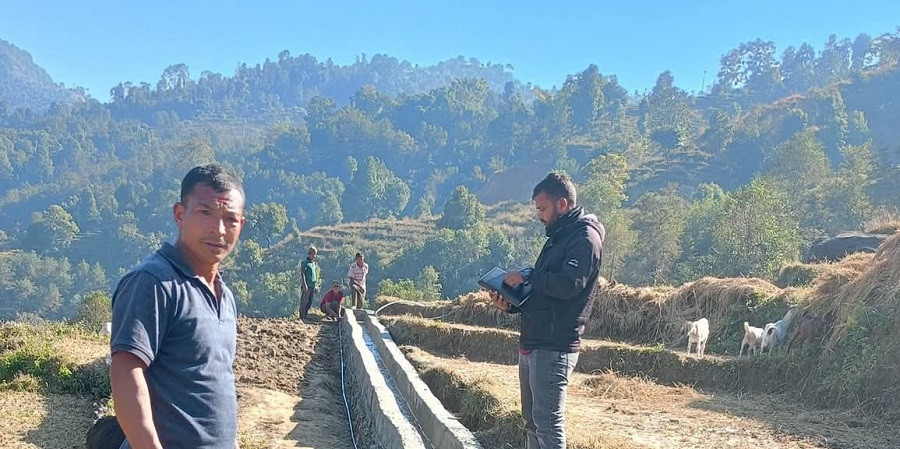 चुच्चेढुङ्गा – दारीमबोट खेतमा सिँचाइ गर्न कुलो निर्माण