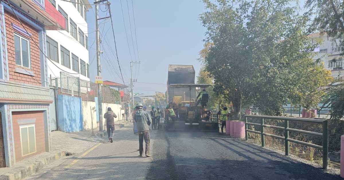 धोवीखोला नदी करिडोर सडक मर्मत धमाधम