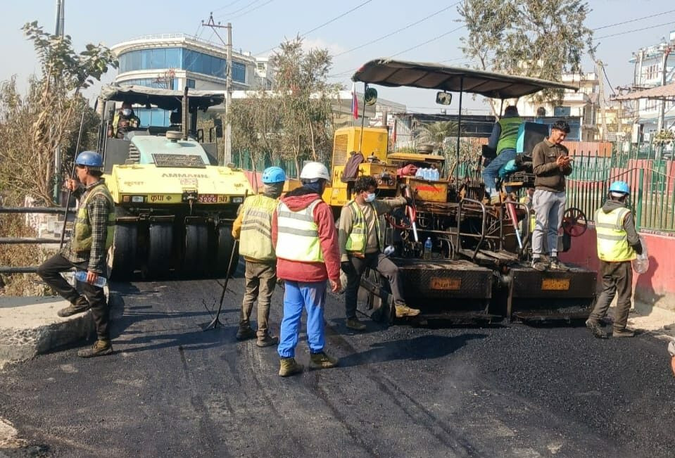 धोवीखोला नदी करिडोर सडक धमाधम मर्मत गरिँदै