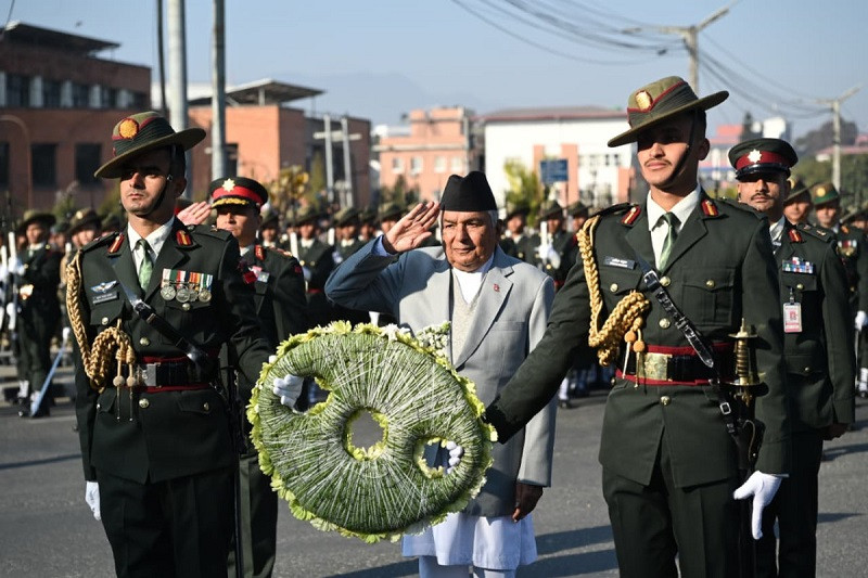 राष्ट्रपति पौडेलद्वारा पृथ्वीनारायण शाहको शालिकमा माल्यार्पण