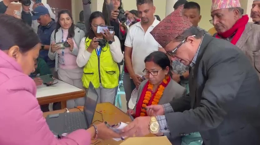 चितवनमा स्वतन्त्र १६ सहित ६५ जनाको उम्मेदवारी