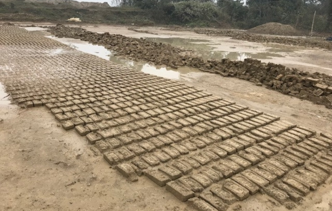 हिउँदे वर्षाले काँचो इँटामा क्षति