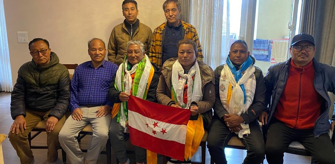 माओवादी मुस्ताङका पूर्व अध्यक्ष थकाली र एमाले नेतृ गुरुङ कांग्रेस प्रवेश