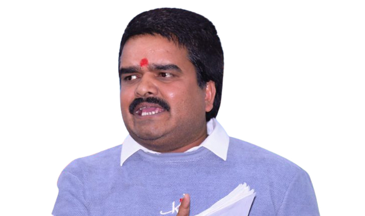 जाँतो बोकेर चुनावमा होमिएका विकास भन्छन् : टुरिस्ट उम्मेदवारलाई सर्लाही १ बाट बिदा गर्छु