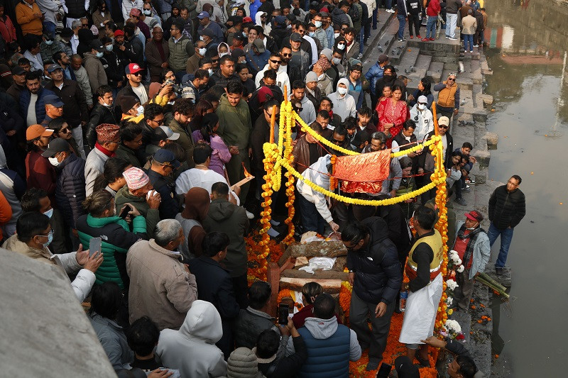 वरिष्ठ अभिनेता थापाकाे पशुपति आर्यघाटमा अन्त्येष्टि