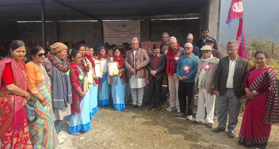 उत्कृष्ट महिला स्वास्थ्य स्वयंसेविका र छात्रा नगदसहित पुरस्कृत