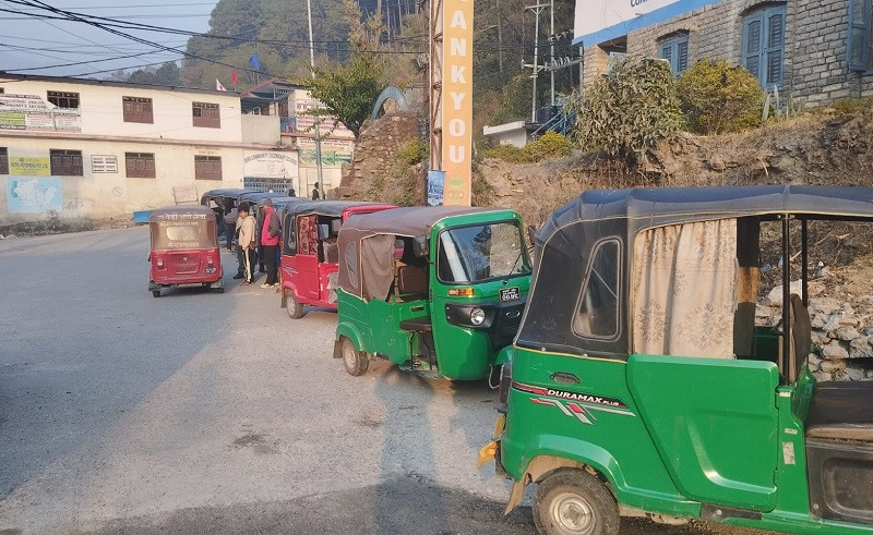 म्याग्दीको बेनीमा ३० जना युवाका लागि आम्दानीको स्रोत बन्याे अटोरिक्सा