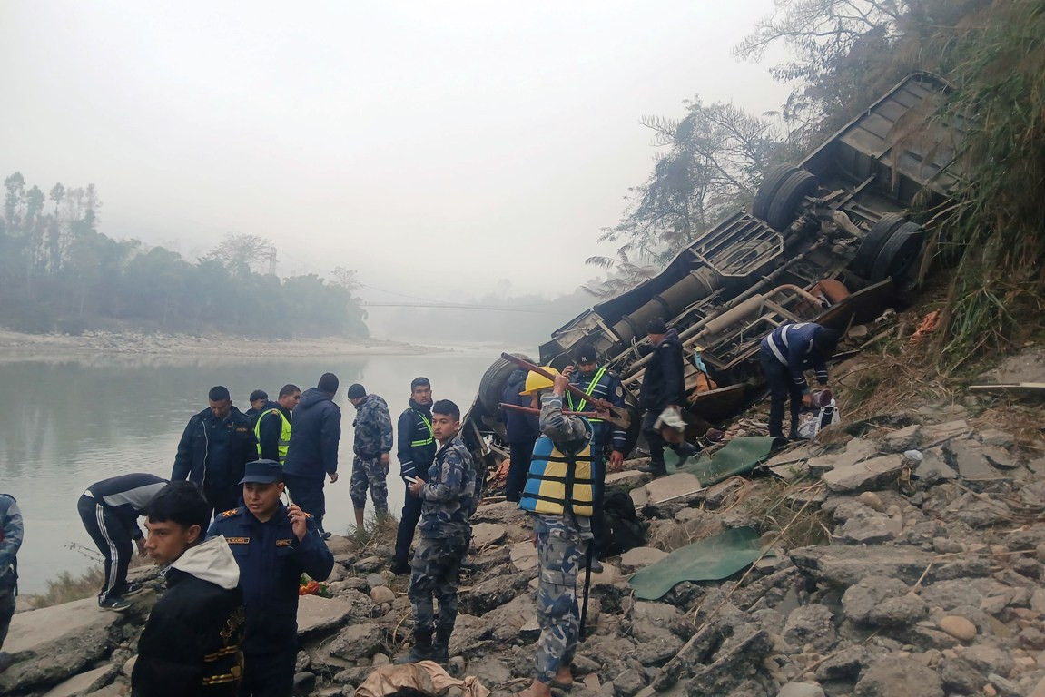 दुर्घटनामा परेको बस माछापुच्छ्रे ट्राभल्सको : मालिक पनि थिए सवार