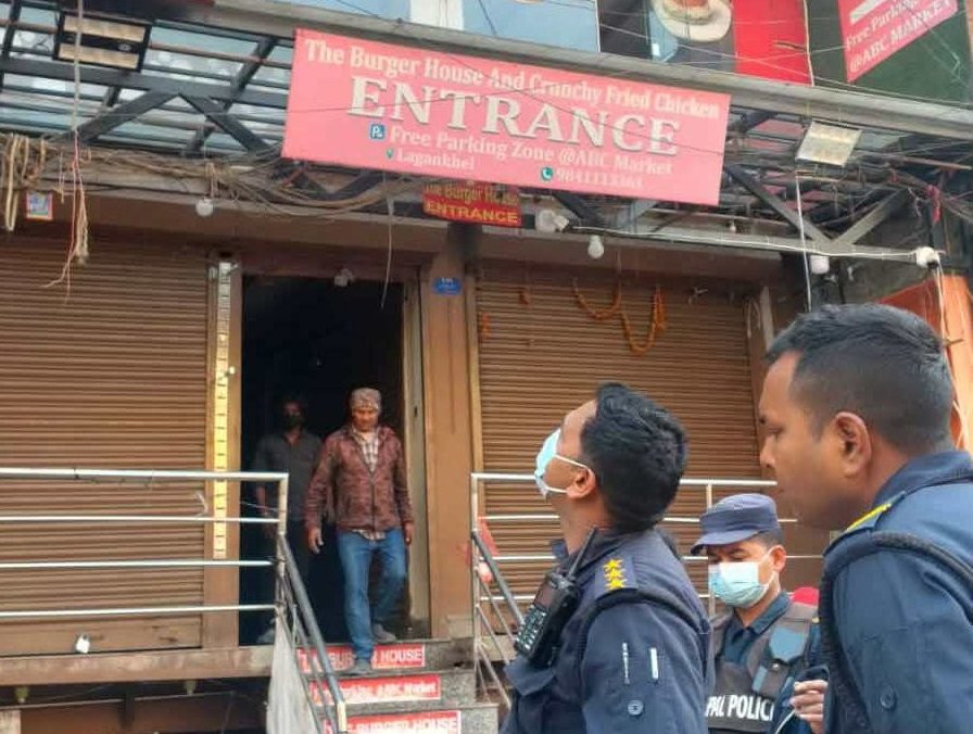 लगनखेलमा कपडा गोदाममा लागेको आगो नियन्त्रणमा