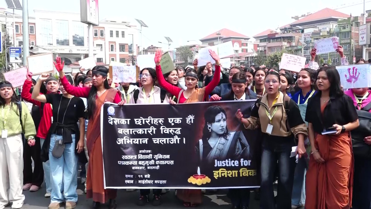 इनिशालाई न्याय माग्दै सडकमा उत्रिए विद्यार्थी
