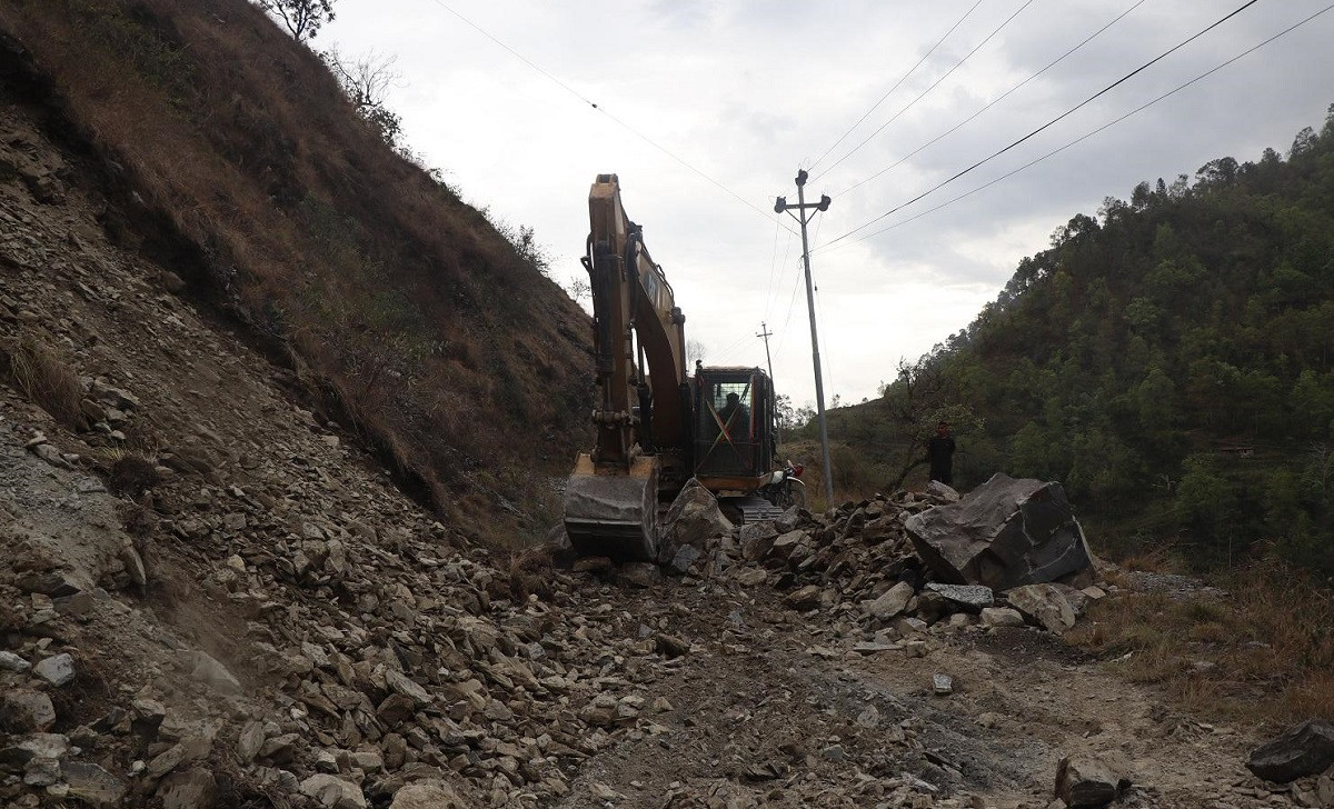 मार्ग खुलेको १६ वर्षपछि सडक स्तरोन्नति थालियो