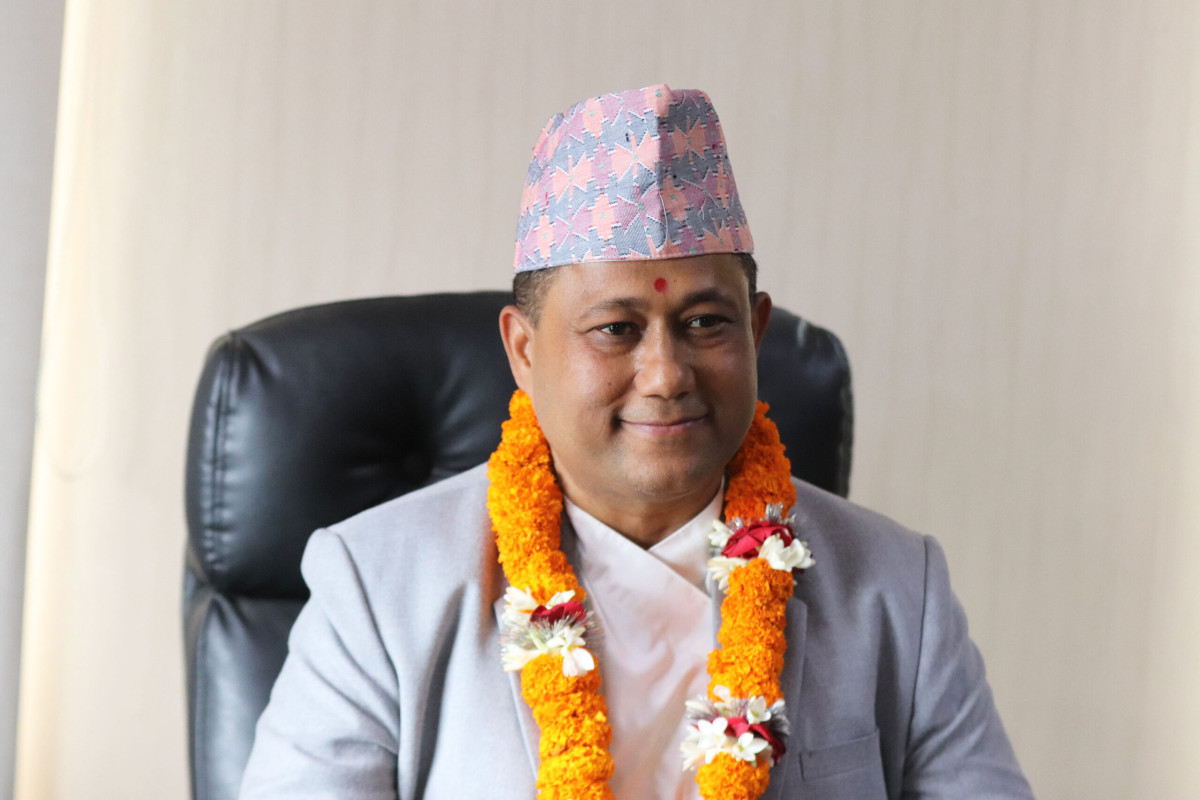 दुई अमेरिकी विश्वविद्यालयमा पढेका शिशिरलाई कूटनीतिको कमान्ड