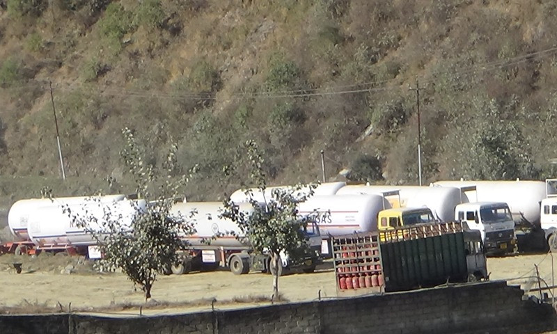 वीरगन्ज नाकाबाट ग्यास र मट्टीतेलको आयात घट्यो