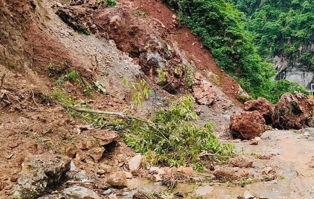 मनसुनका कारण विभिन्न सडक प्रभावित