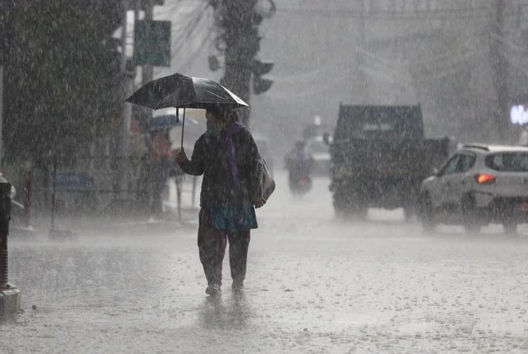 वर्षाको गतिविधि बढ्दै, कहाँ–कहाँ पर्दैछ पानी ?