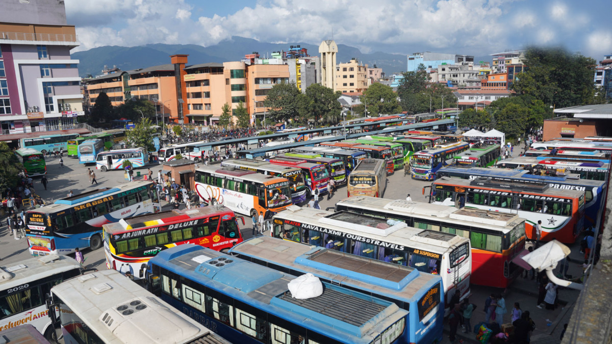 दशैँ मनाउन काठमाण्डौ उपत्यका छाड्ने यात्रुको चाप बढ्यो