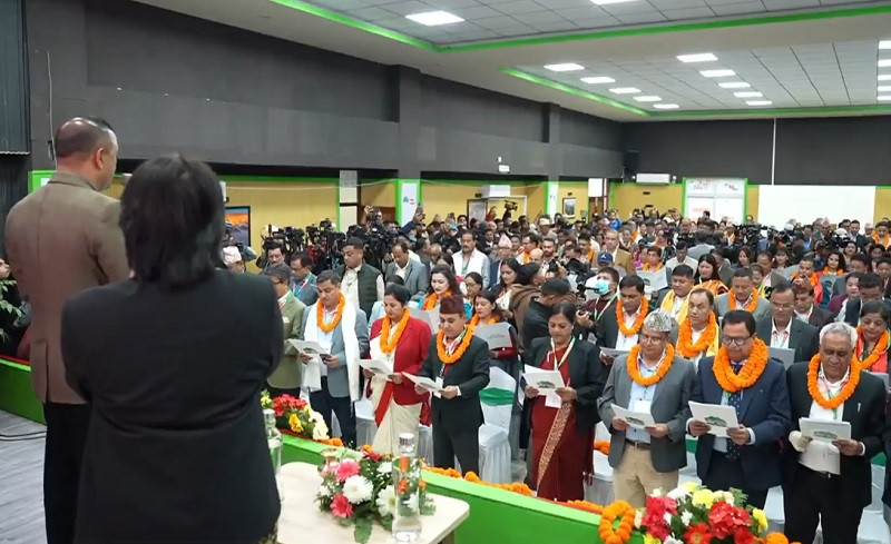 कांग्रेस पदाधिकारी तथा केन्द्रीय सदस्यले लिए शपथ